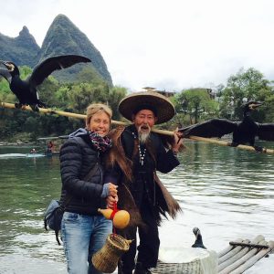 marion lang auf reisen in asien mit einheimischen reis-arbeiter