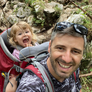 Unternehmercoach Alex Proca beim Wandern mit seiner Tochter