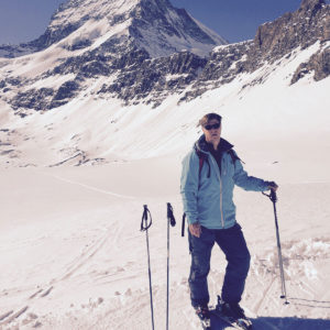 Unternehmercoach Stefan Thomm auf Skiern in den Alpen